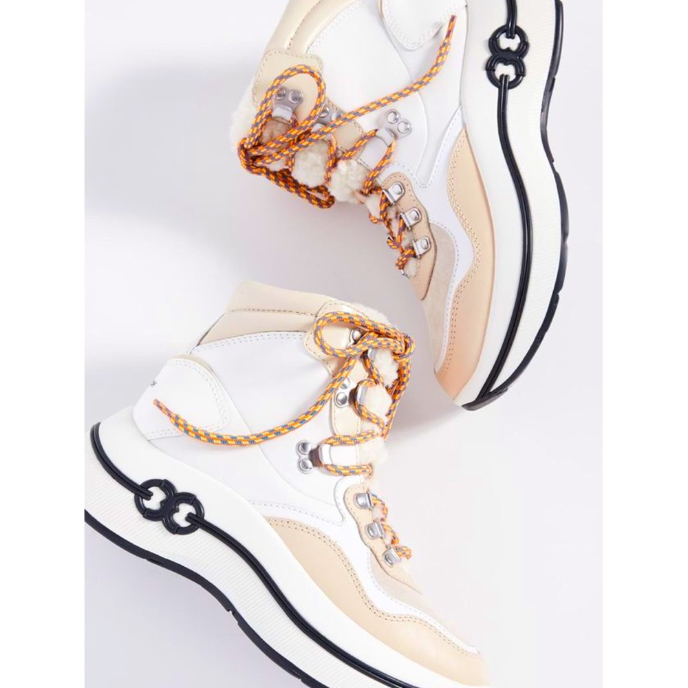 Beautiful 🌺🌹Tory Burch platform boots 🥾 size 9.5